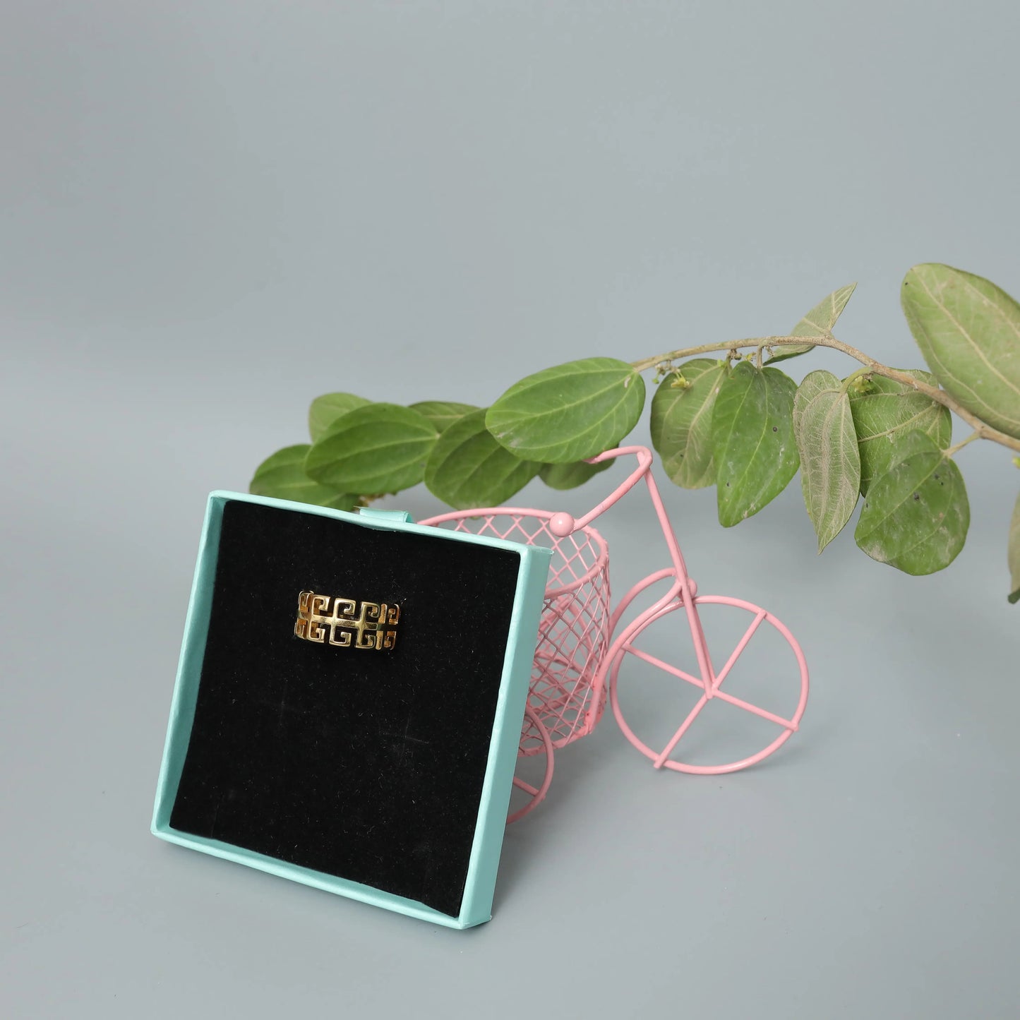 Gold Toned Geometric Cut-Out Band Ring
