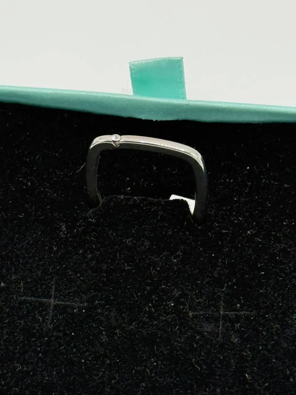 Minimal Square Diamond Accent ring
