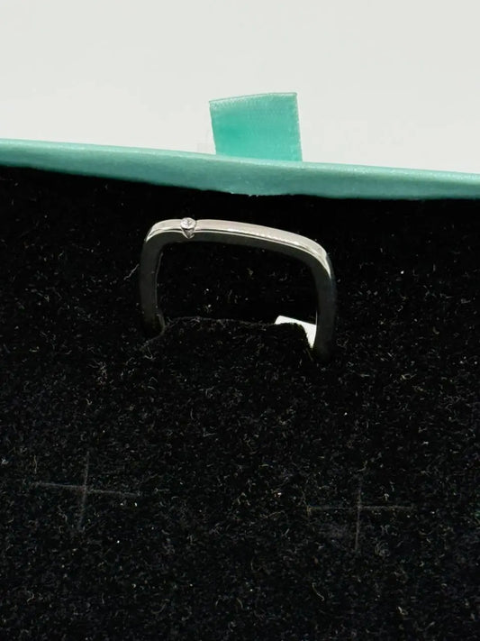 Minimal Square Diamond Accent ring