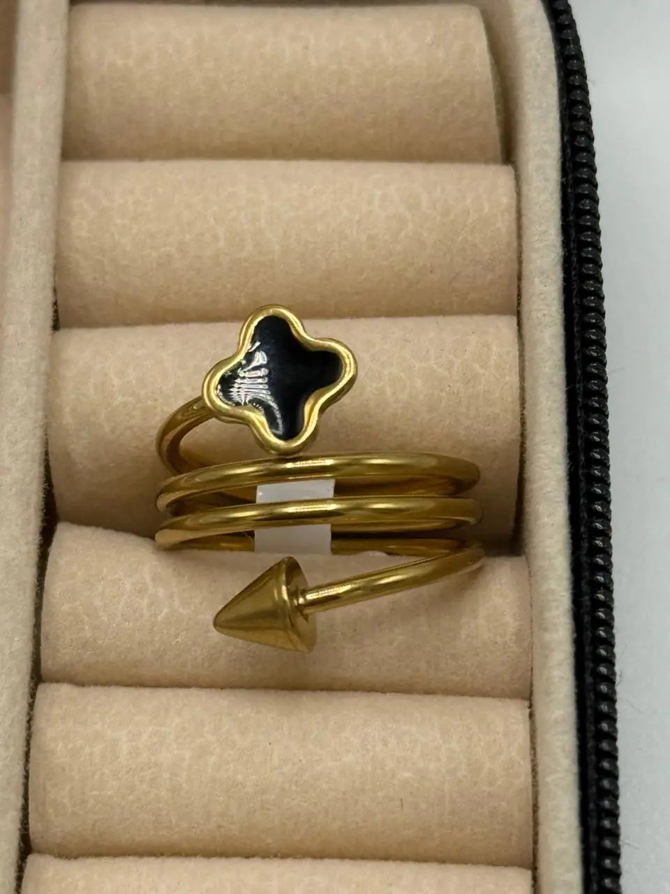Twist Clover Gold Ring